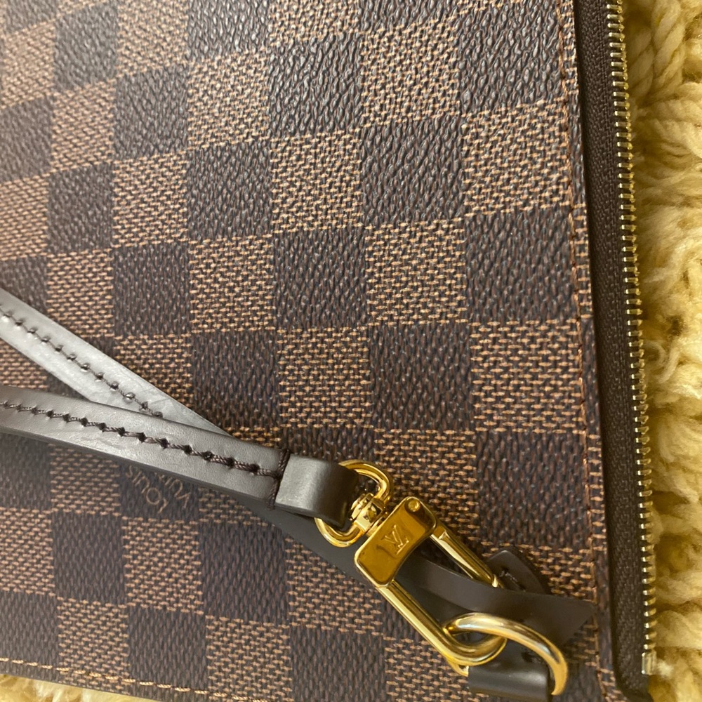 Authentic Louis Vuitton wristlet damier 9.5x6 - Picture 3 of 6